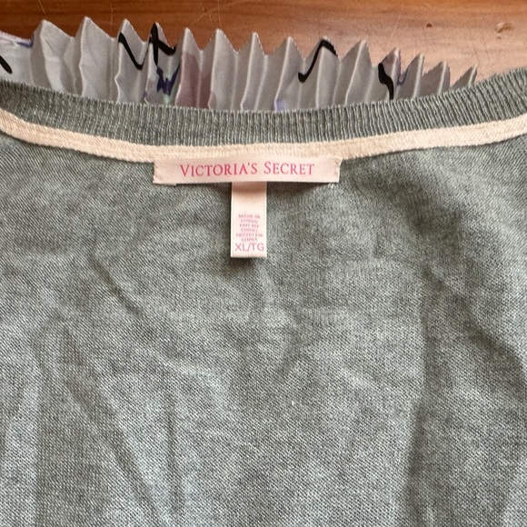 Victoria’s Secret Layered Sweater Dress w/Pleated Skirt Attached. Sz XL - Picture 4 of 4